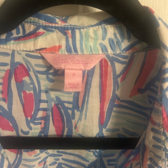 Size 4 Lily Pulitzer, about a Small.. Good condition button sleeves up or down - Picture 3 of 3